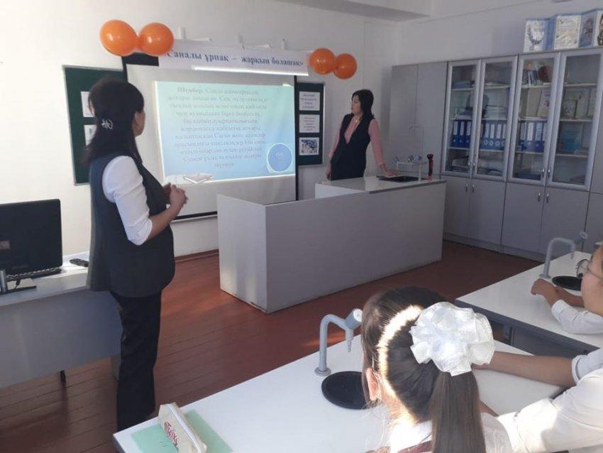 Базақ ауданы әкімдігінің білім бөлімі Қазақстан Республикасының сыбайлас жемқорлыққа қарсы іс-қимыл агенттігінің тікелей бастамасымен Ғ.Байтасов атындағы орта мектебінде 02.09.2019 күні бірыңғай "Адалдық сағаты" өткізілді