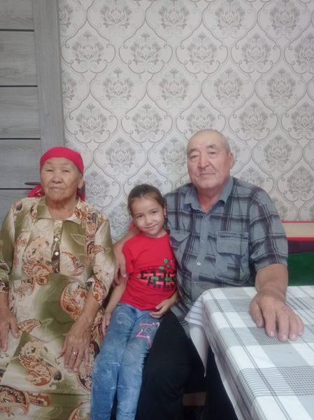 Қарттар күні құтты болсын.