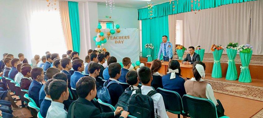 Крыкбаев Еркебұлан және ДҚТІЖО Н.М.Худайбергеновтың қатысуымен факультативтік сабақ өткізілді.